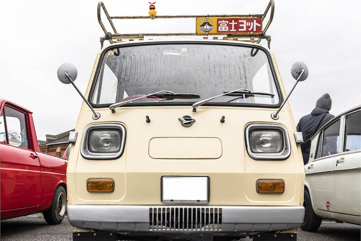 昭和レトロなダイハツ「ハイゼット」はトヨタ「カローラ」よりも古い