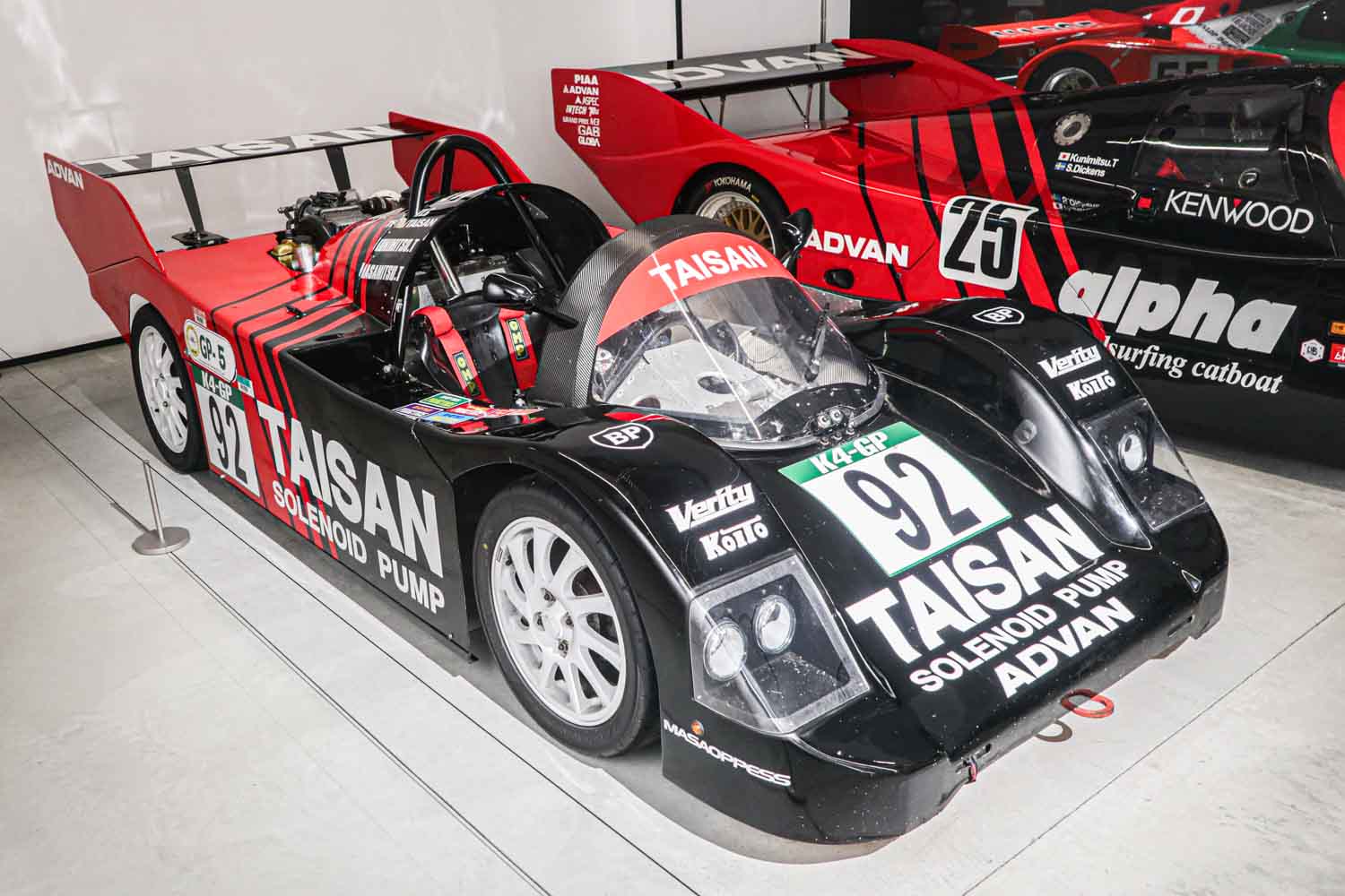 ポルシェ「962C」が大小合わせて2台展示中！ いまならランチア「デルタ