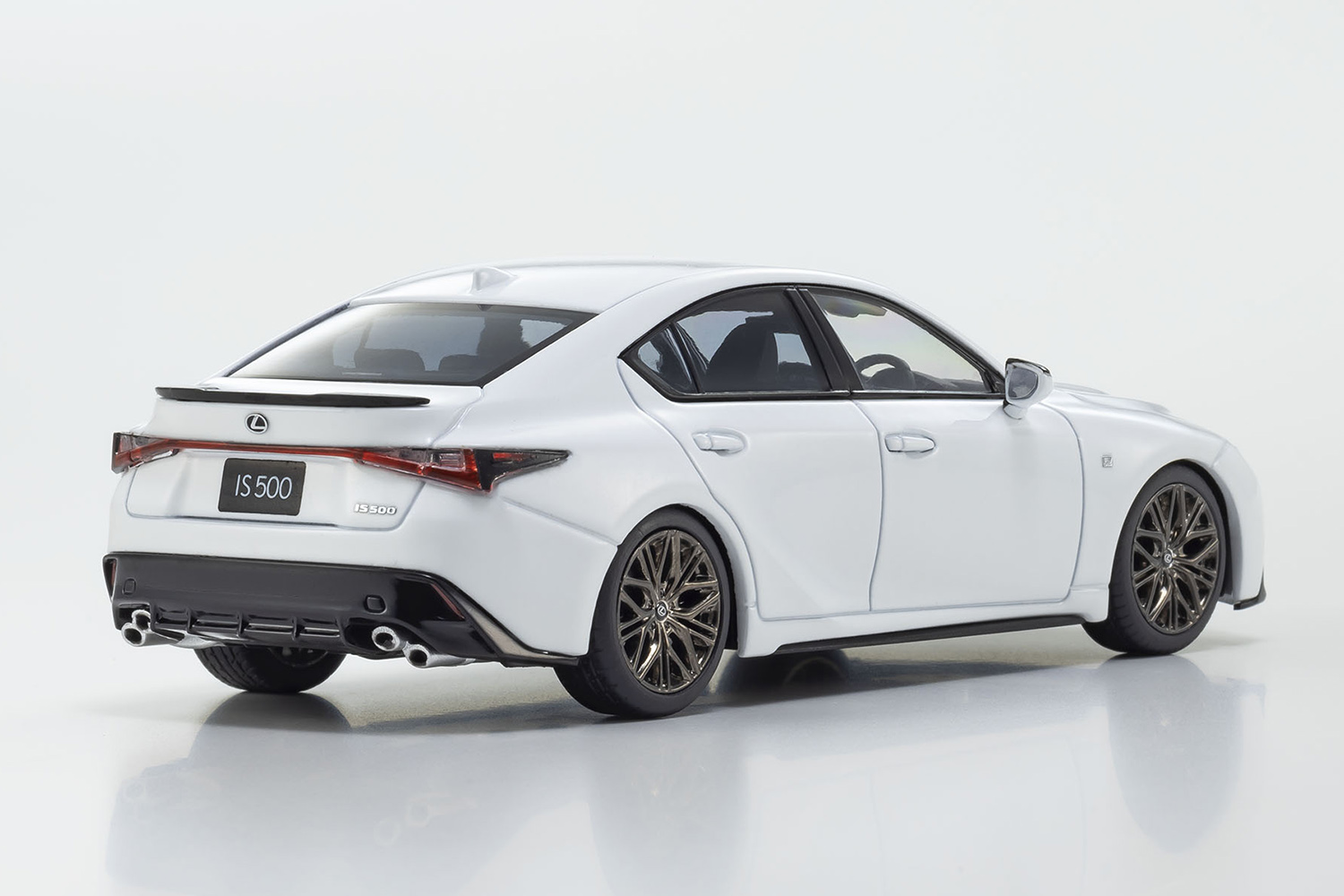 話題のレクサス「IS500 F SPORT」が1/43スケールのモデルカーに！ 高