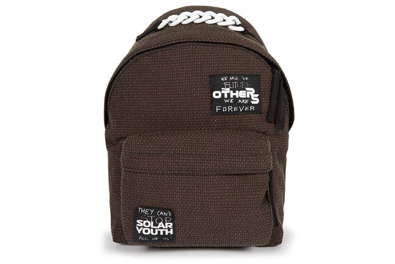 ラフ シモンズ × イーストパックが最新コラボコレクションを発表