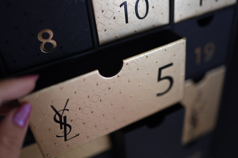 2022最新】『イヴ・サンローラン』アドベントカレンダーが豪華