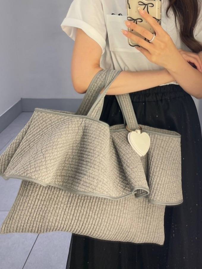 大きめフリルが大人可愛い♡軽さが魅力の「ヌビ フリル バッグ」 | 4MEEE
