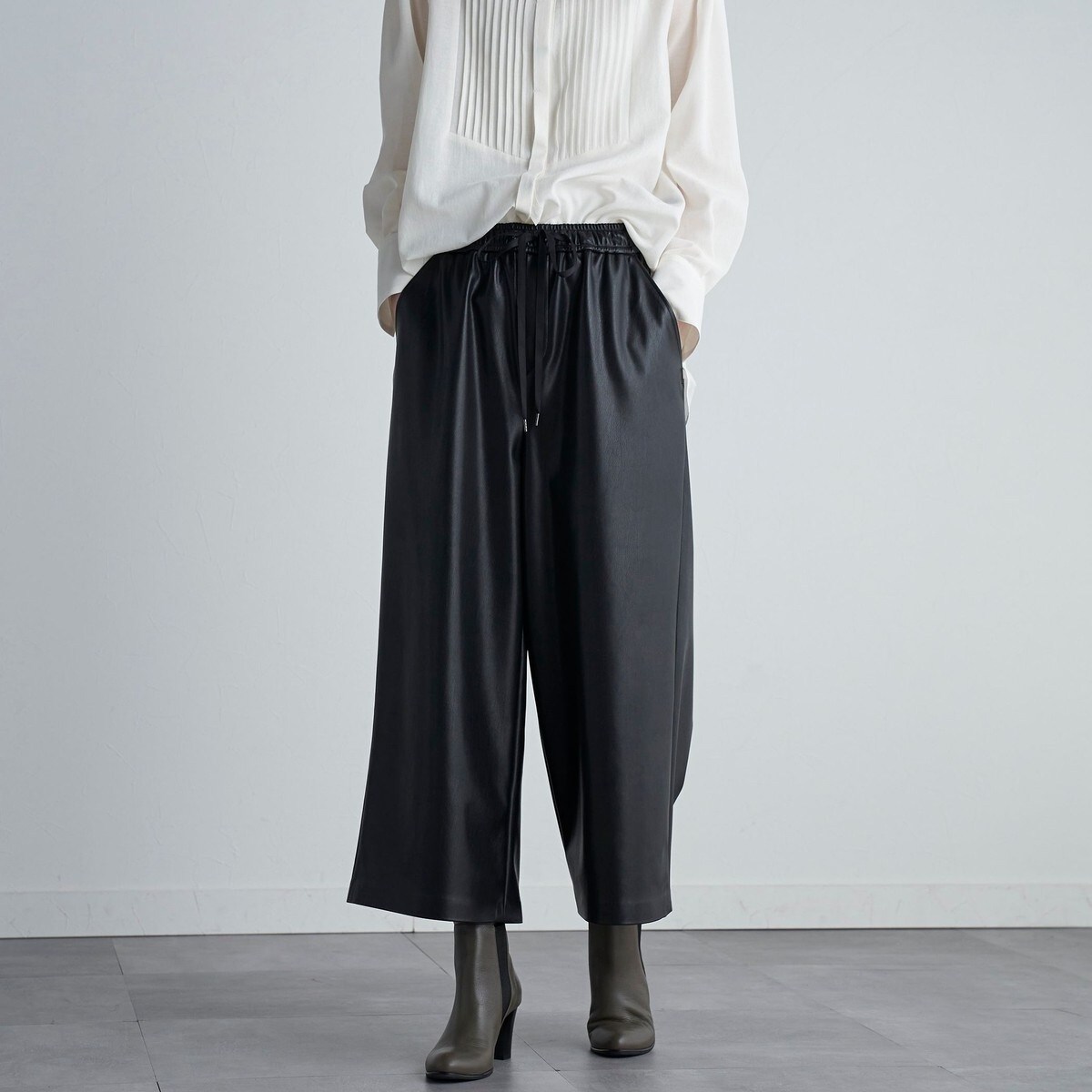VEAGAN LEATHER】ウエストオールゴム仕様ガウチョパンツ
