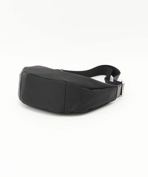 3/4～価格改定》クラウズナイロンラウンドショルダーバッグ