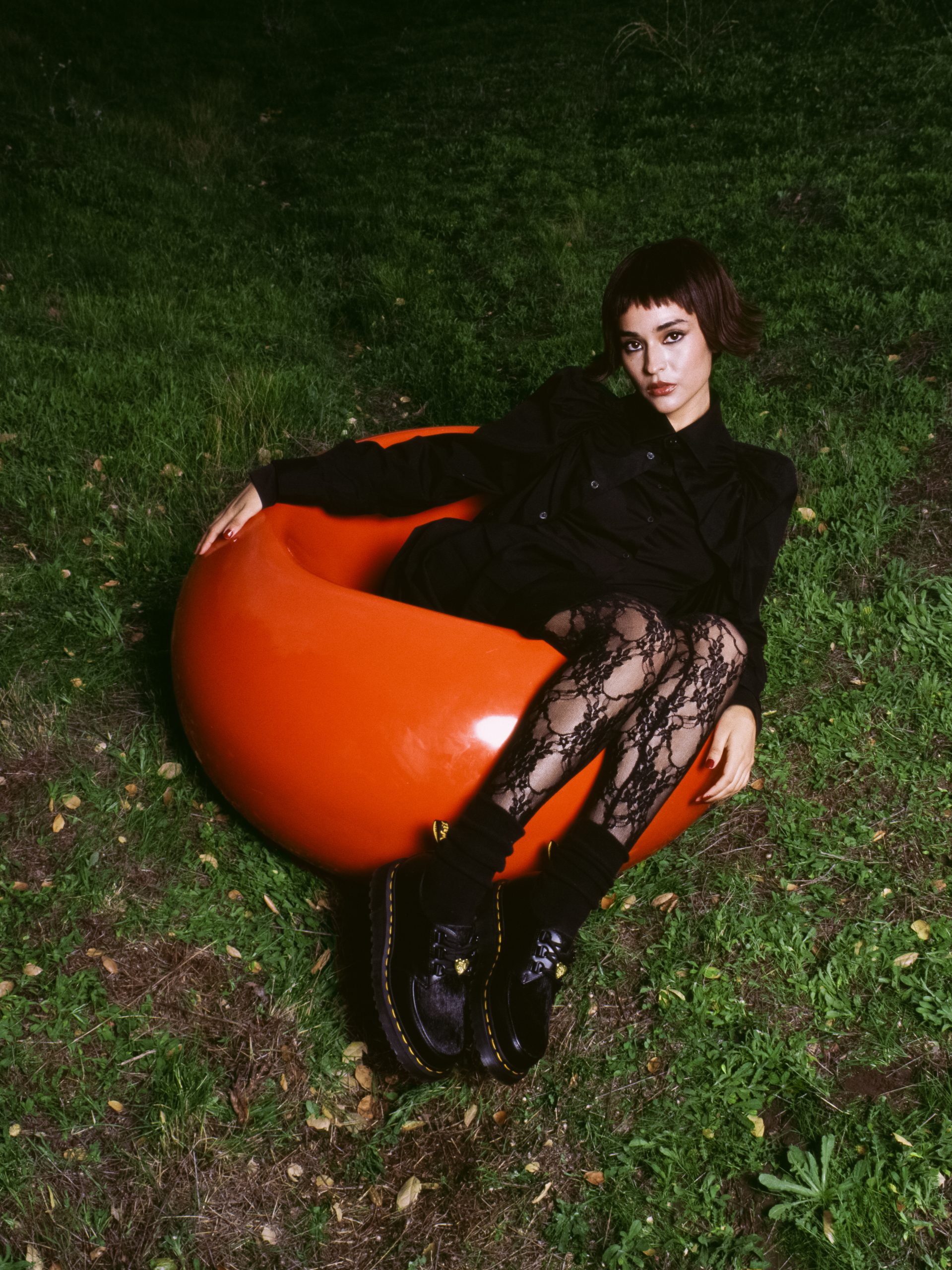 ドクターマーチン」×「ガールズドントクライ」が初コラボ “ラムジー