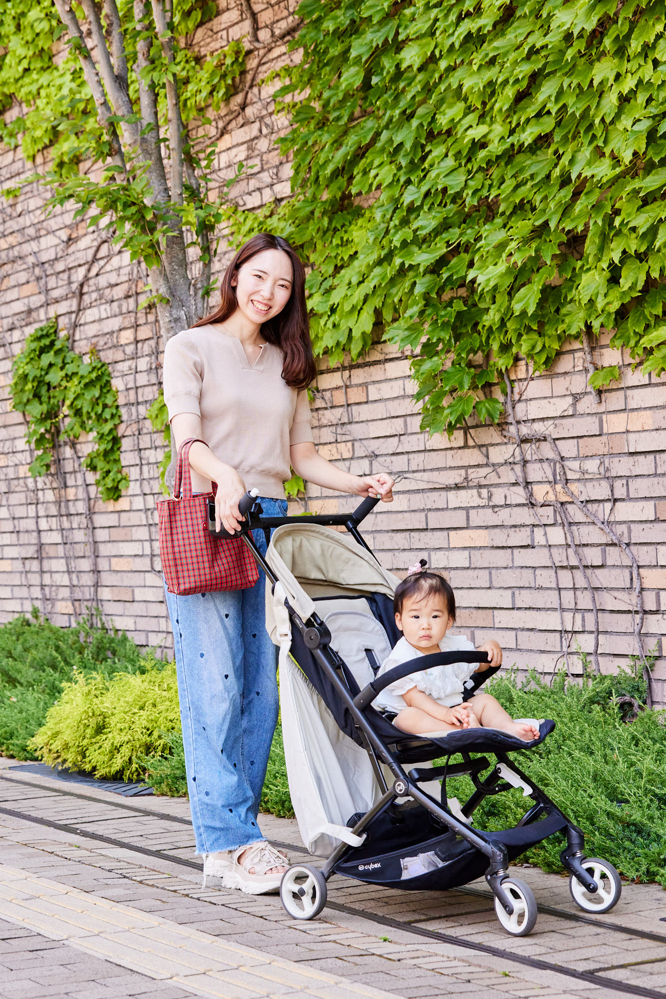 バッグの中身はやっぱり「ファミリア」！人気アイテムベスト3 | VERY