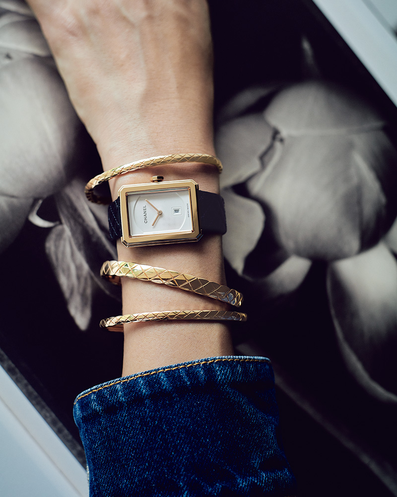 シャネル】大人の名品『ココ クラッシュ』は“時計と重ねて”楽しむのが