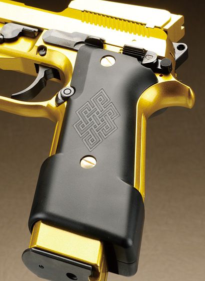 黄金に輝く魅惑のマシンピストル「M93Rオート9 ゴールドフレーク