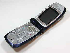 第1回 FOMAの魅力を盛り込んだ“ビジュアルタイプ”端末──「P2101V