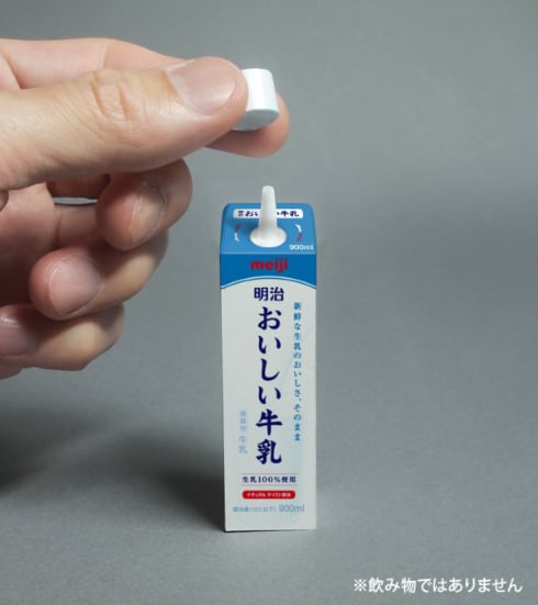 架空の「きのこの山のワイヤレスイヤフォン」、明治が公開 「たけのこ