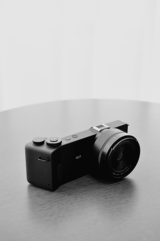 必要なのは写真への好奇心だけ 深い写真表現を実現する、斬新デザイン