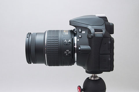 沈胴式レンズ付属のエントリー一眼 ニコン「D3300」を写真で見る