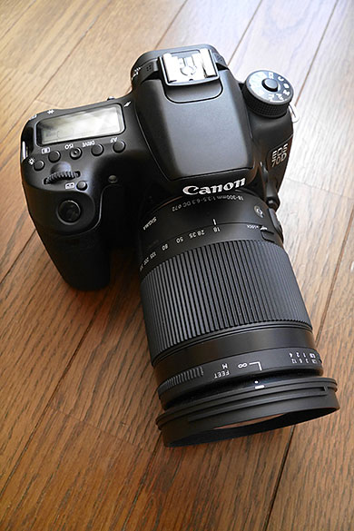 テレ端450ミリ超を気軽に持ち歩く――シグマ「18-300mm F3.5-6.3 DC