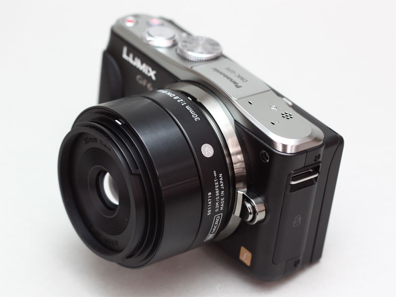 ミラーレスの軽快さを生かす万能レンズ――シグマ「30mm F2.8 DN」：交換
