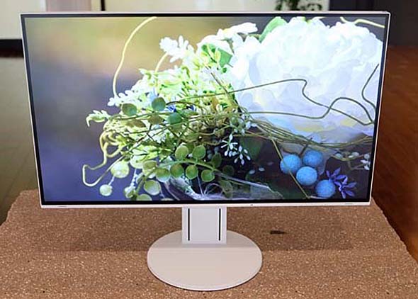 機能性と美しさを兼備 EIZOの「白いモニター」でスタイリッシュに生産