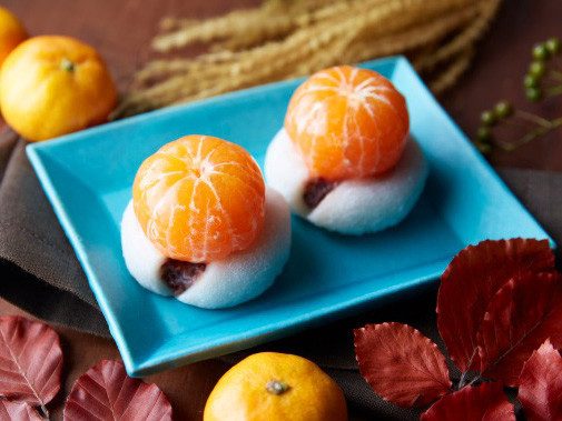みかんを丸ごと1個のせた大福をナチュラルローソンが発売 素材の良さを