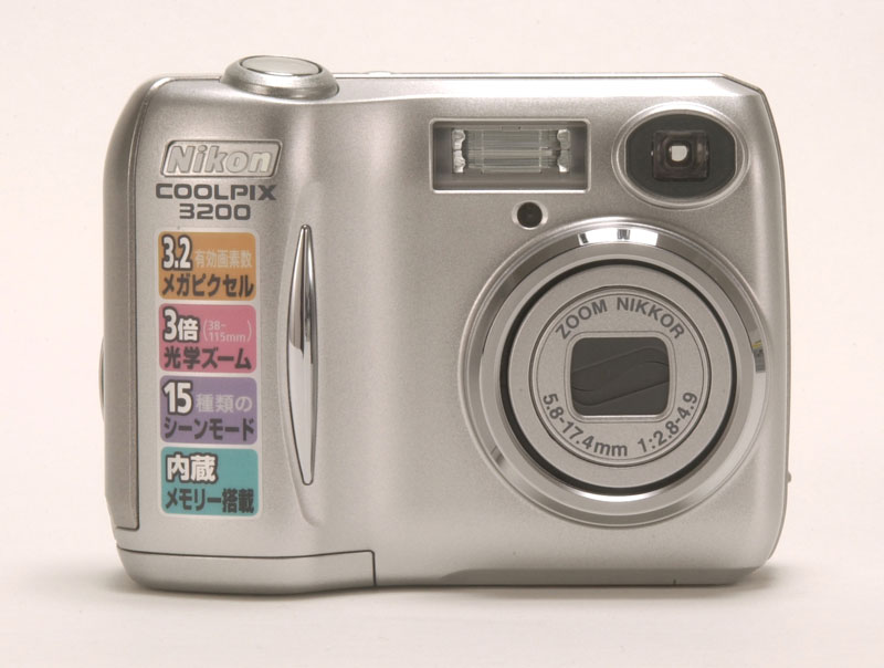 初心者にも使いやすい320万画素3倍ズーム機――ニコン COOLPIX 3200（1/3