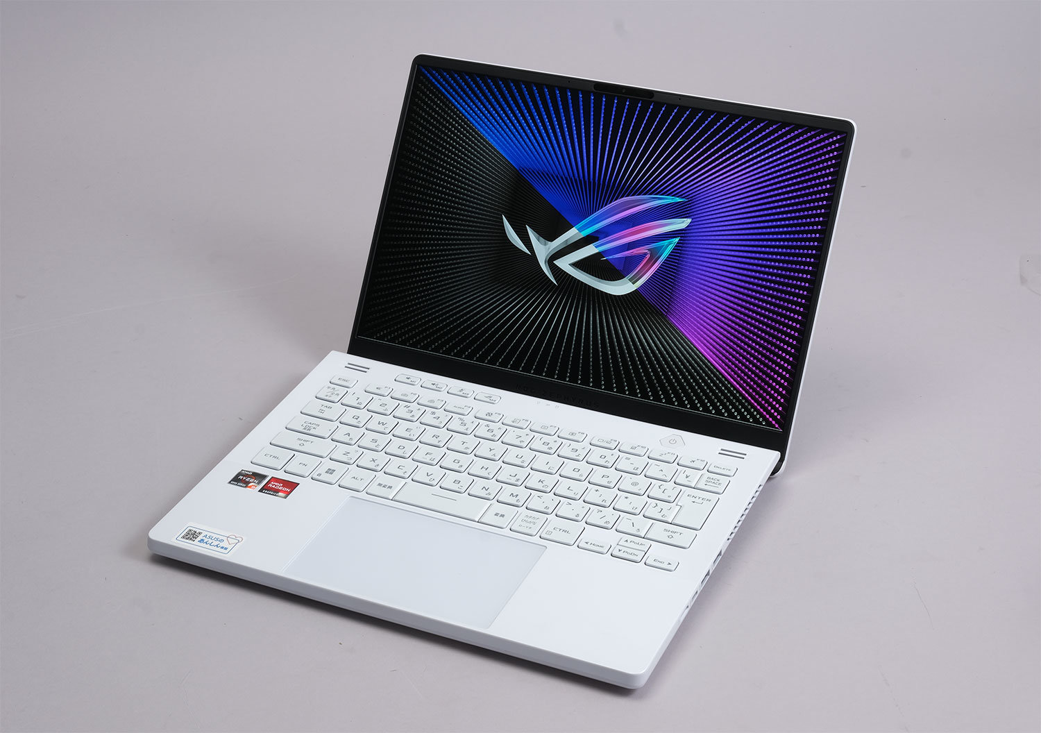 自在に光り輝く天板を備えたゲーミングノートPC「ROG Zephyrus G14