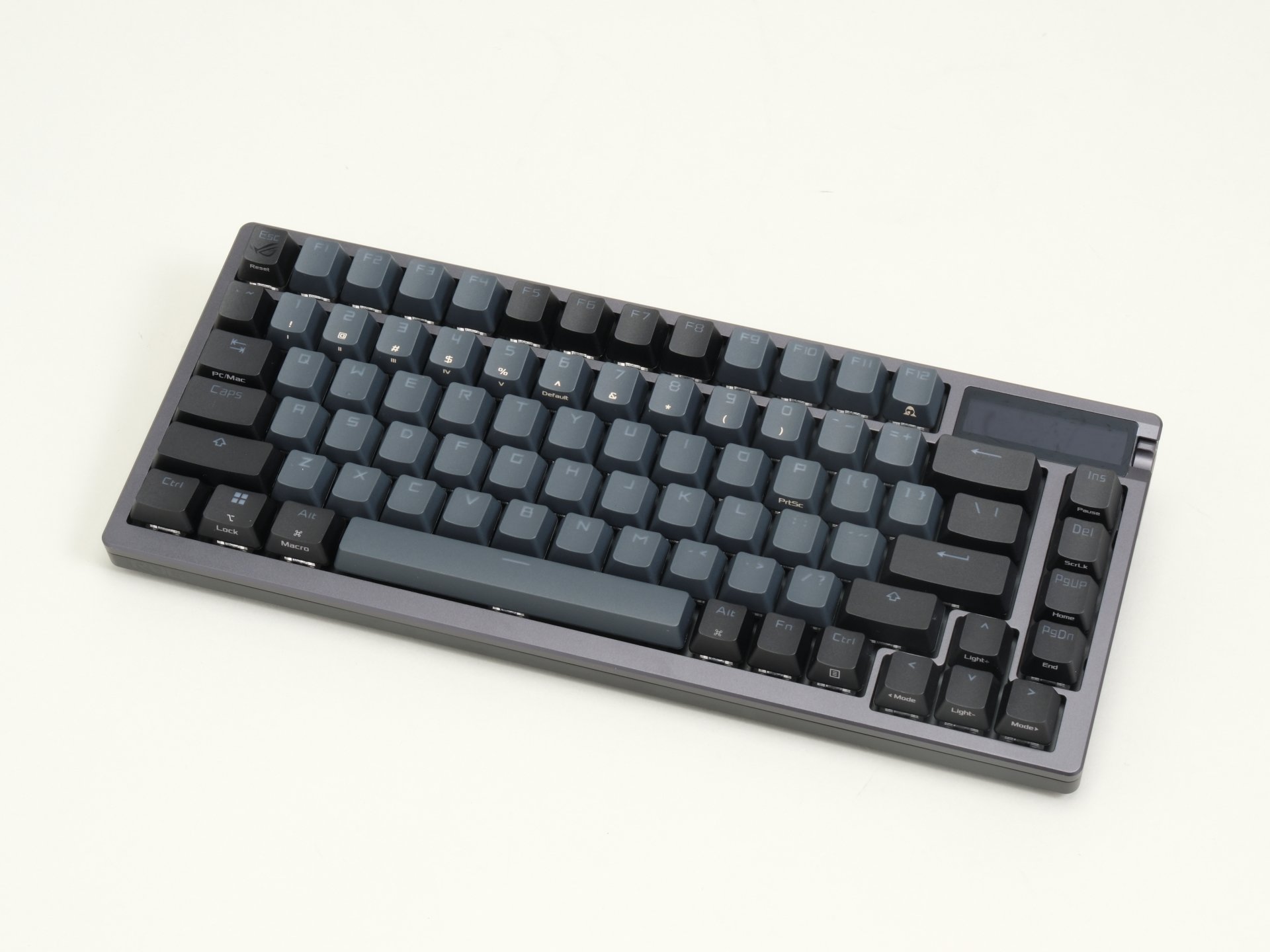 ASUS JAPAN「ROG Azoth」は“自作キーボード”の沼に誘い込む破壊力抜群