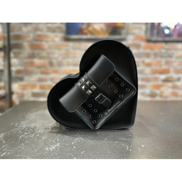 Dr.Martens 新作 ハートバックパック | ドクターマーチン・ショップ