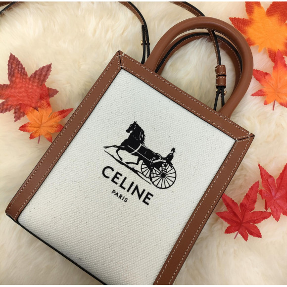 コンパクトなサイズで使いやすい！CELINE ミニ バーティカル カバ