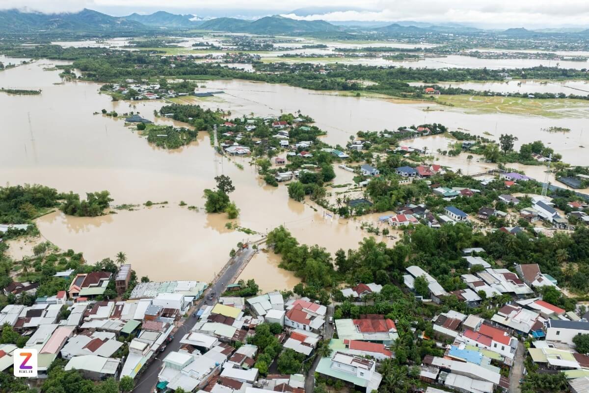 フエを1ヶ月で4回の洪水が襲う、異常気象で住民は疲弊｜ポステ