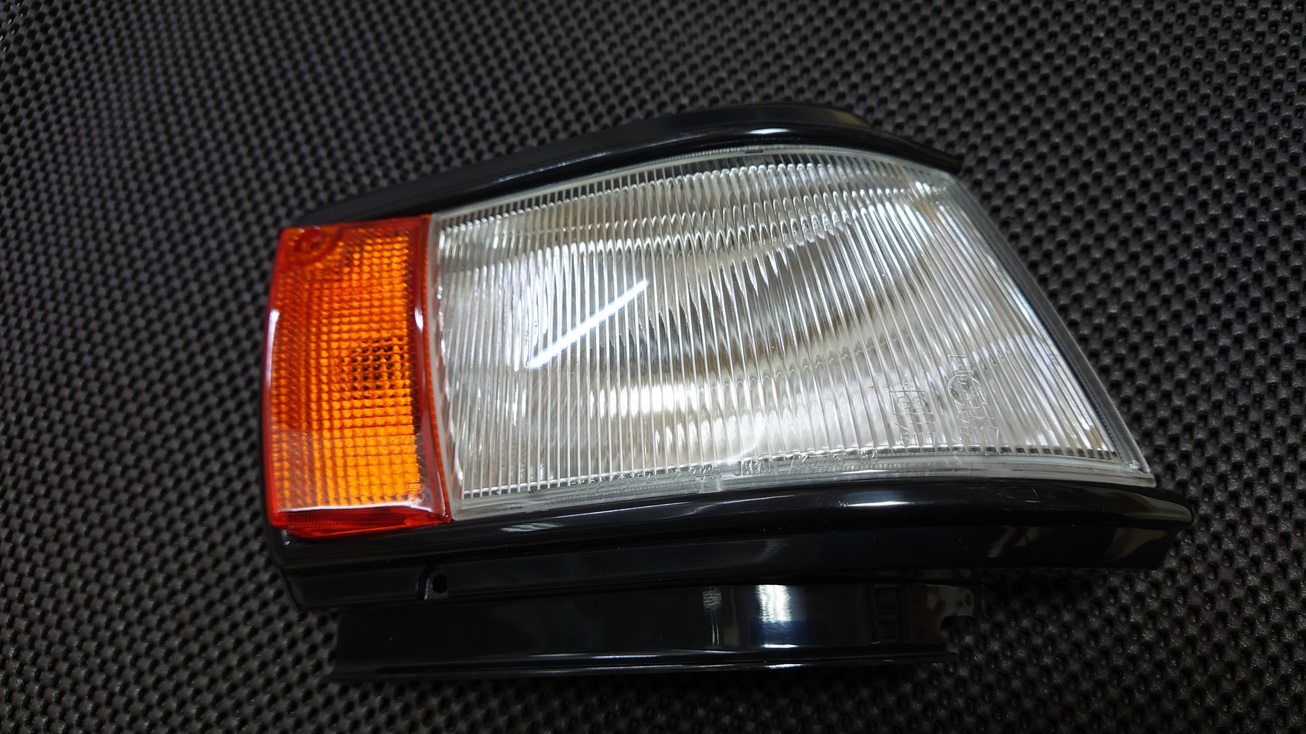 AE86レビン後期・クリアランスランプ・コーナーレンズ・ウインカー