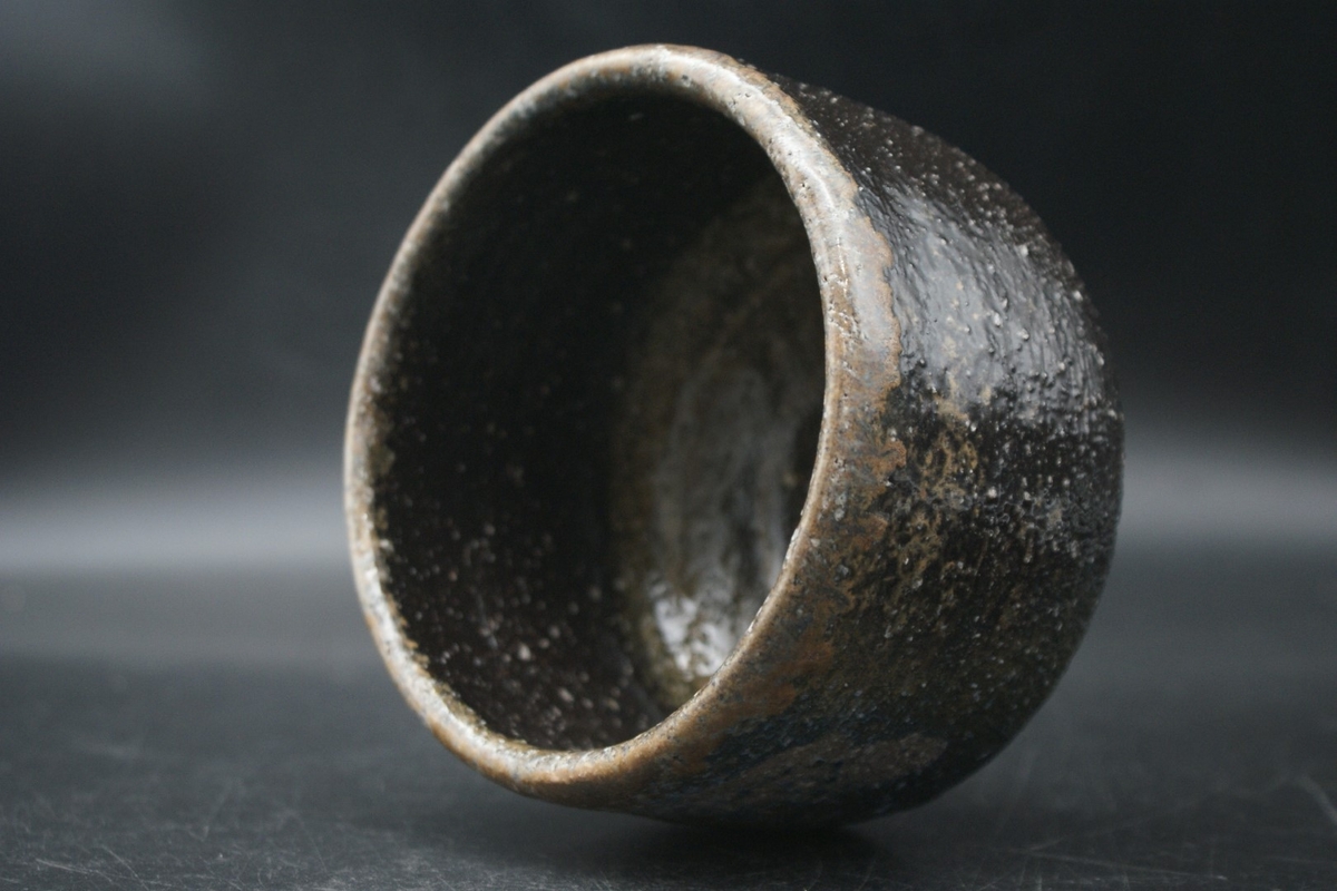 人間国宝》伊勢﨑 淳 作 備前 黒茶碗（桐箱後日） | 陶備堂オンライン