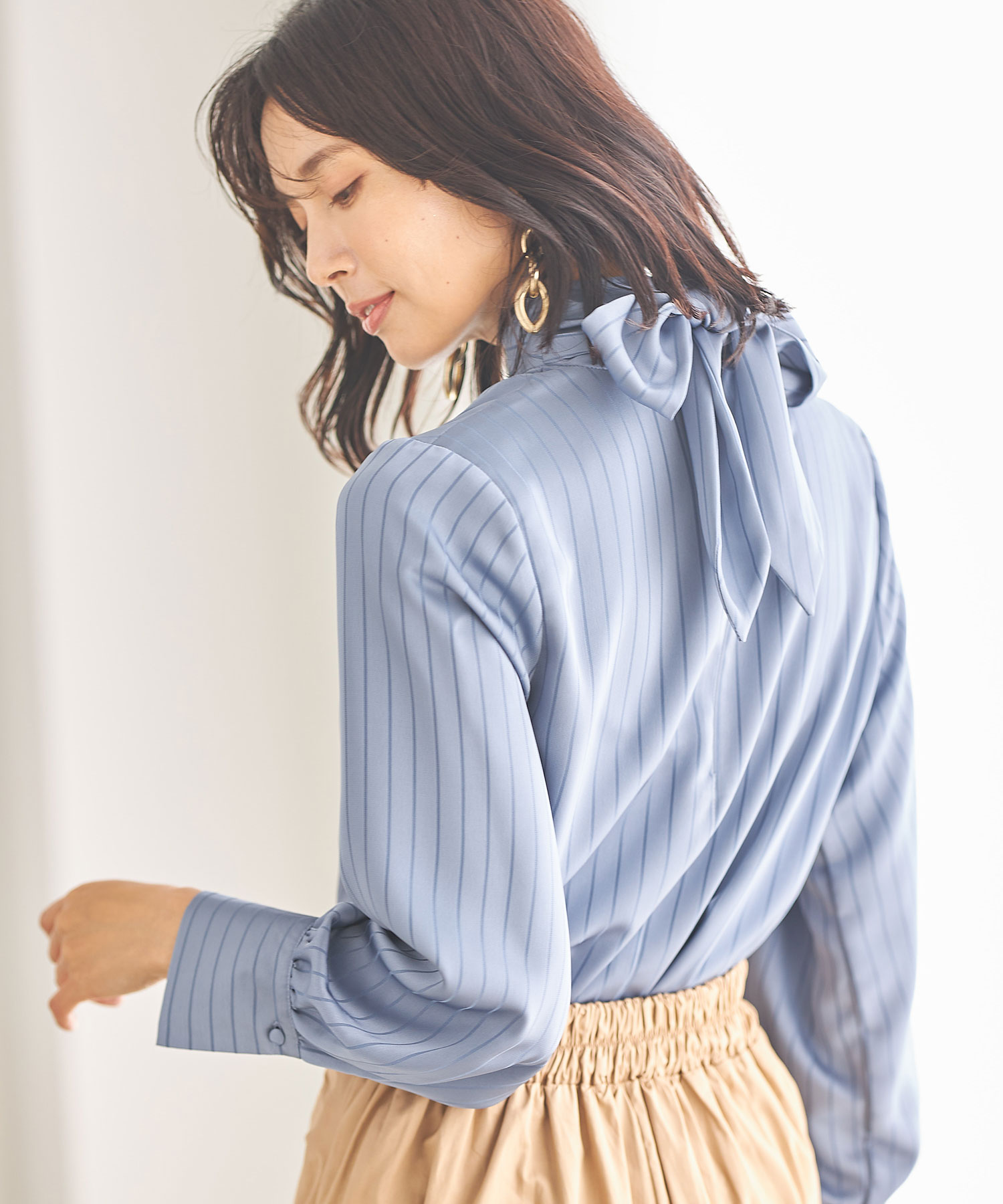 ボウタイストライプブラウス