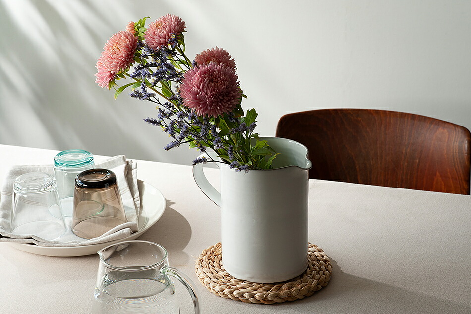 ホワイトライン ジャグ（ヨナス・リンドホルム／Jonas Lindholm