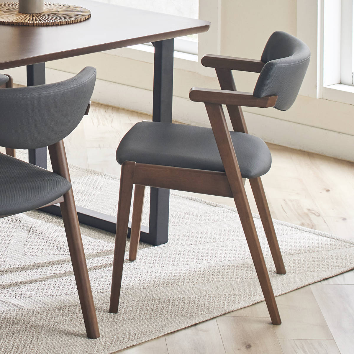 楽天市場】ダイニングチェア 座面高43cm ハーフアームチェア ベル