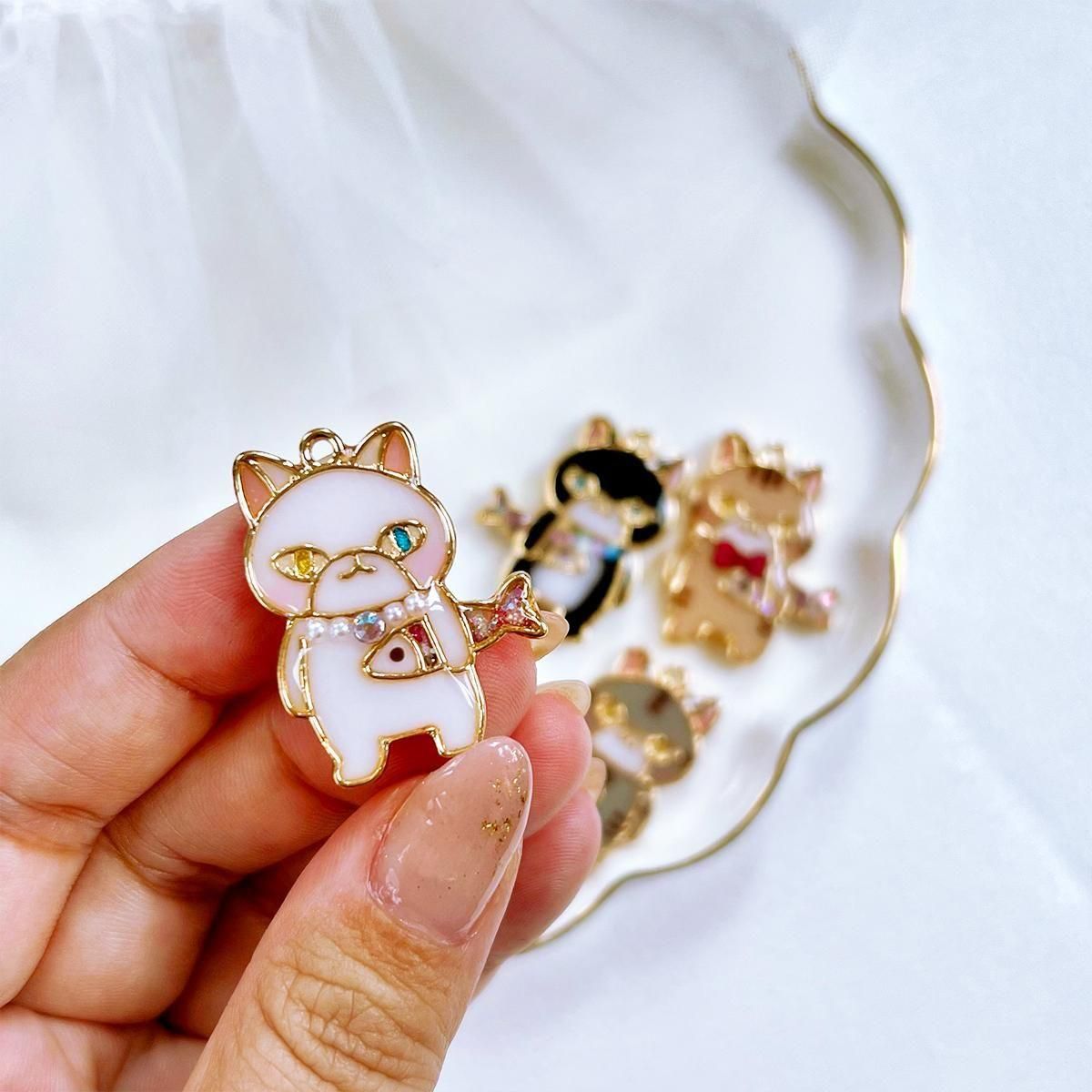 ぐで猫 蓄光 じゃれ猫 蓄光 ハンドメイド レジン猫チャーム ミニチュア