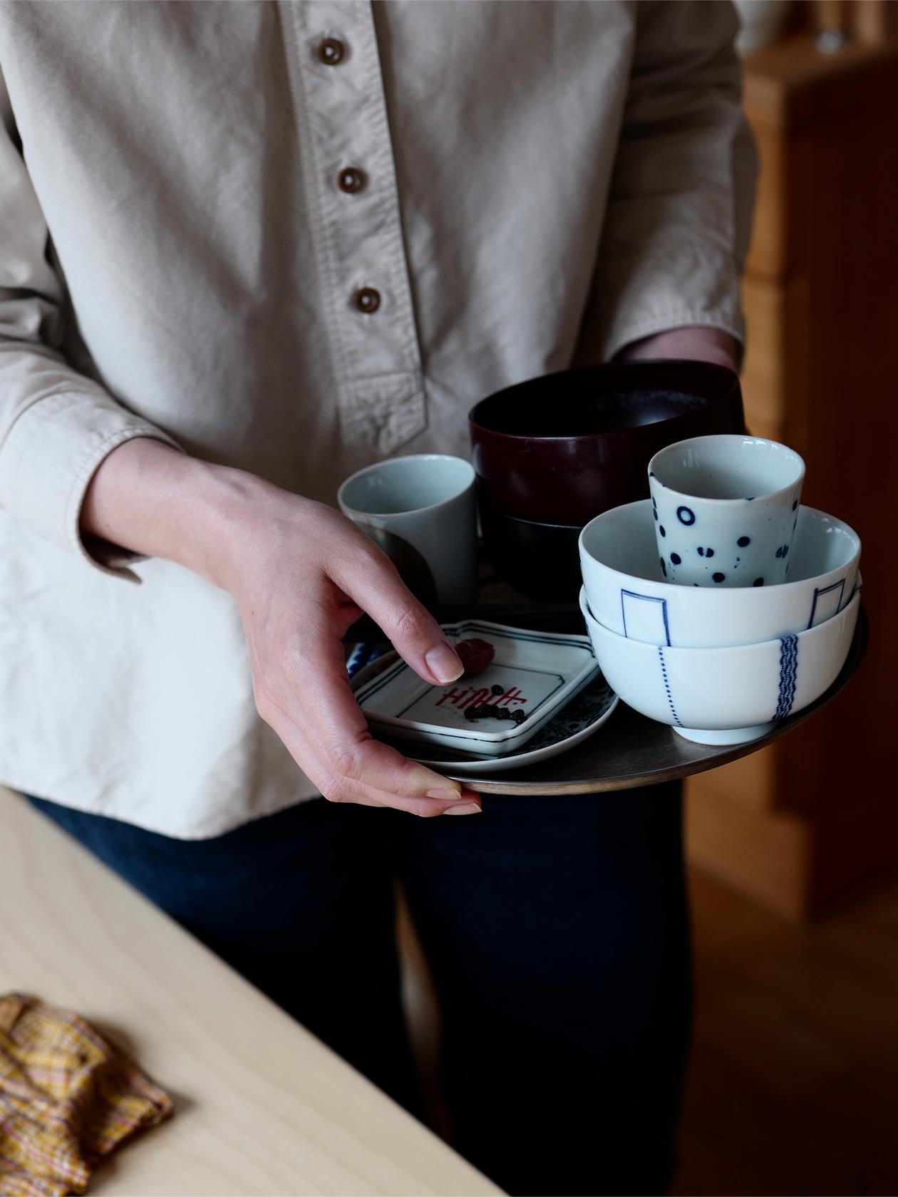 【短期間お値下げします】東屋 真鍮製アンティークトレイ 直径２９cm SCOPE バンクトレー | 東屋