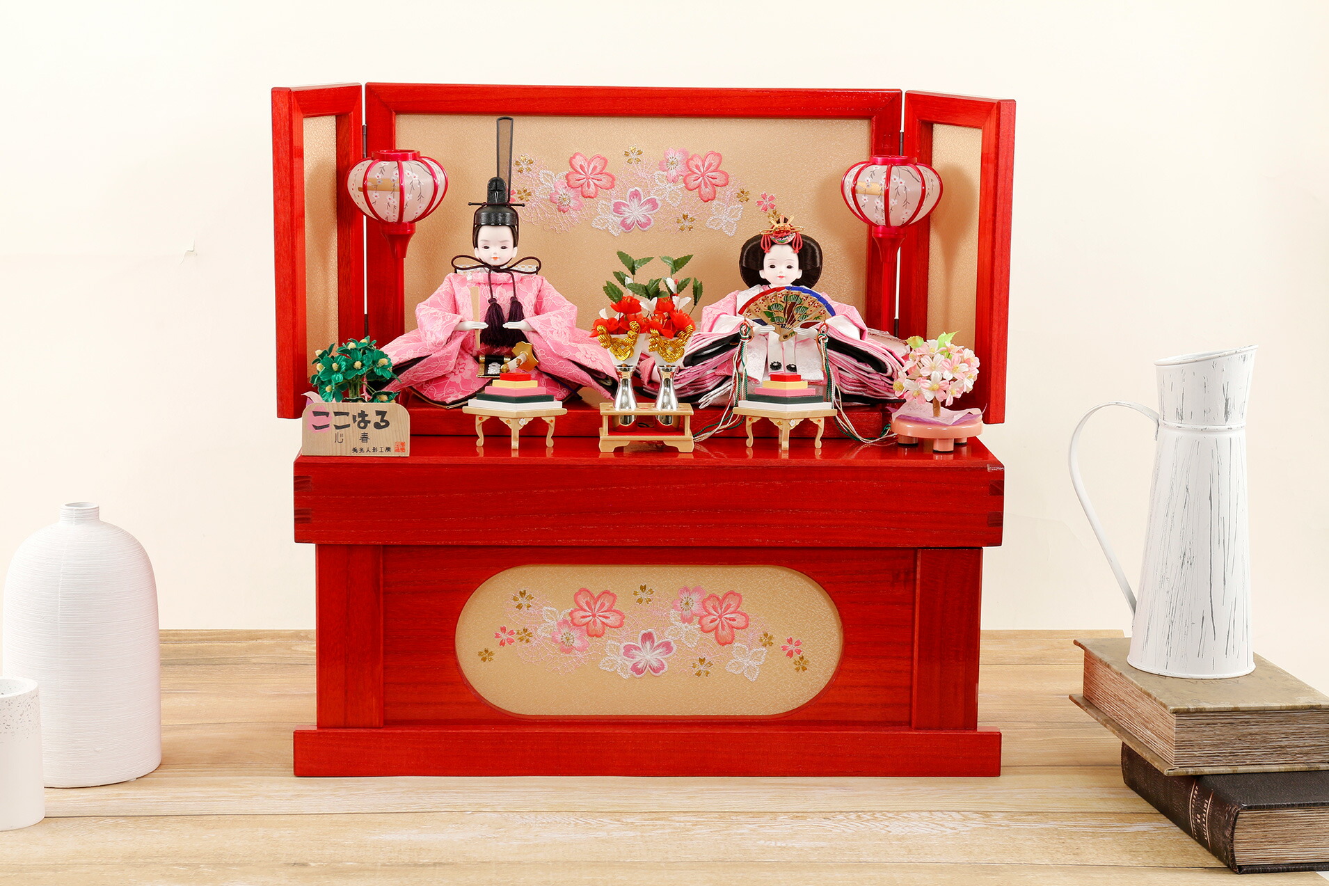 雛人形コンパクト収納飾りセット【P83202】 瞳が大きくキュートなお顔