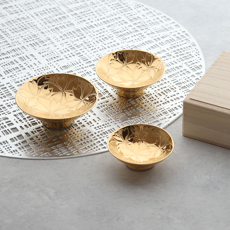 楽天市場】金釉盃 大 桜 木箱入 美濃焼盃 杯 高級 割烹 料亭 お祝い お