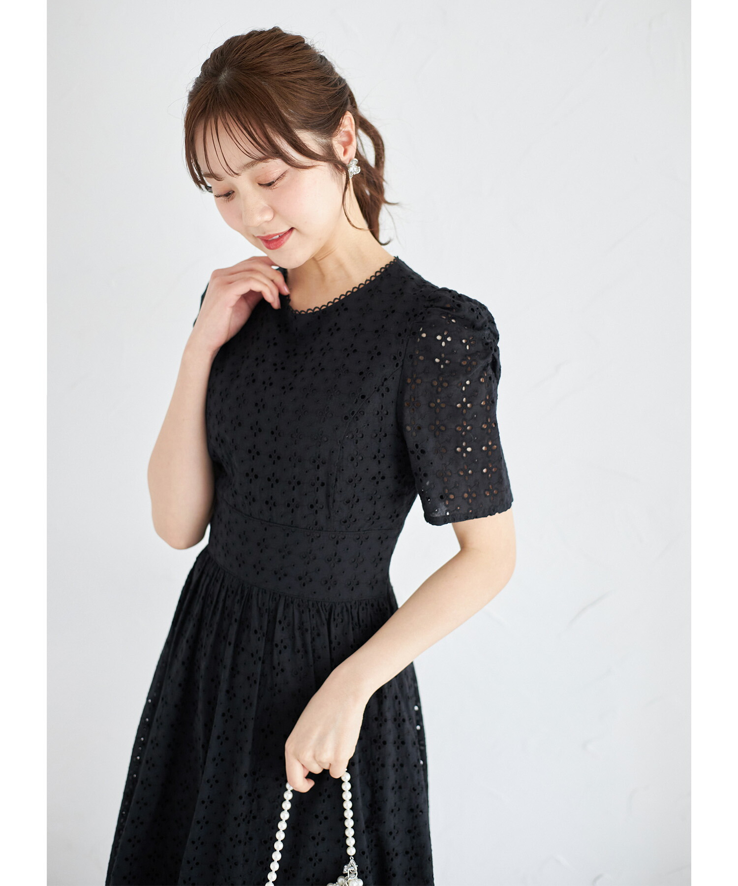 バックレースアップギャザースリーブカットワークレースワンピース