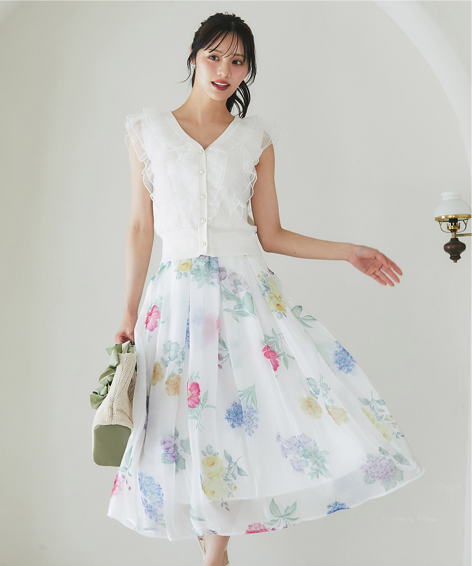 チュールフリル付きパール釦ニットベスト