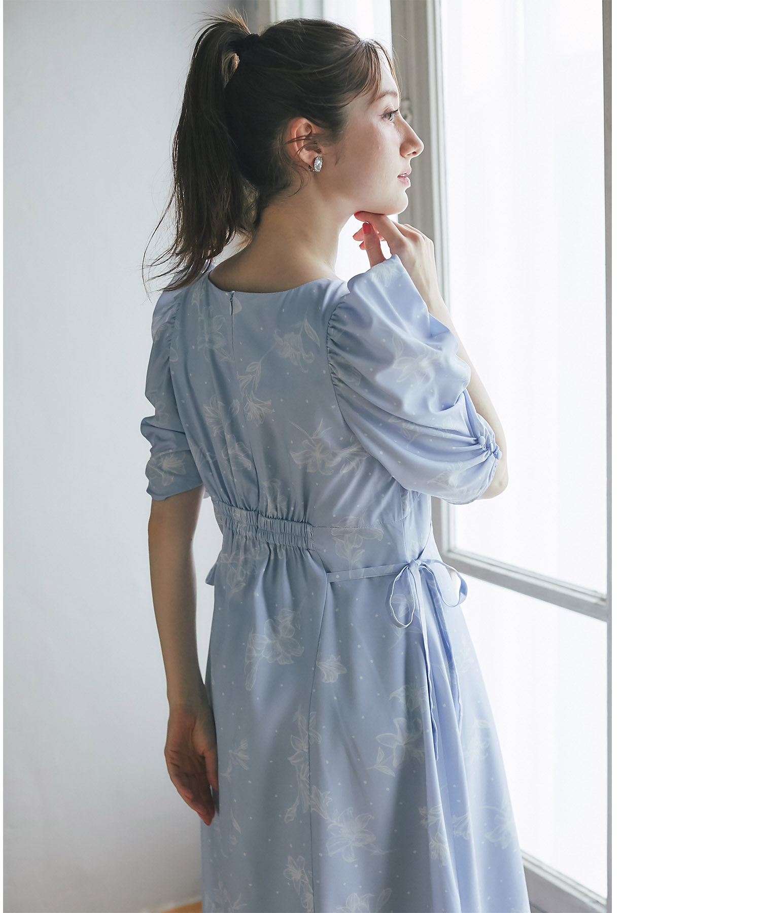 サイドリボン付きパワーショルダーフラワープリントワンピース