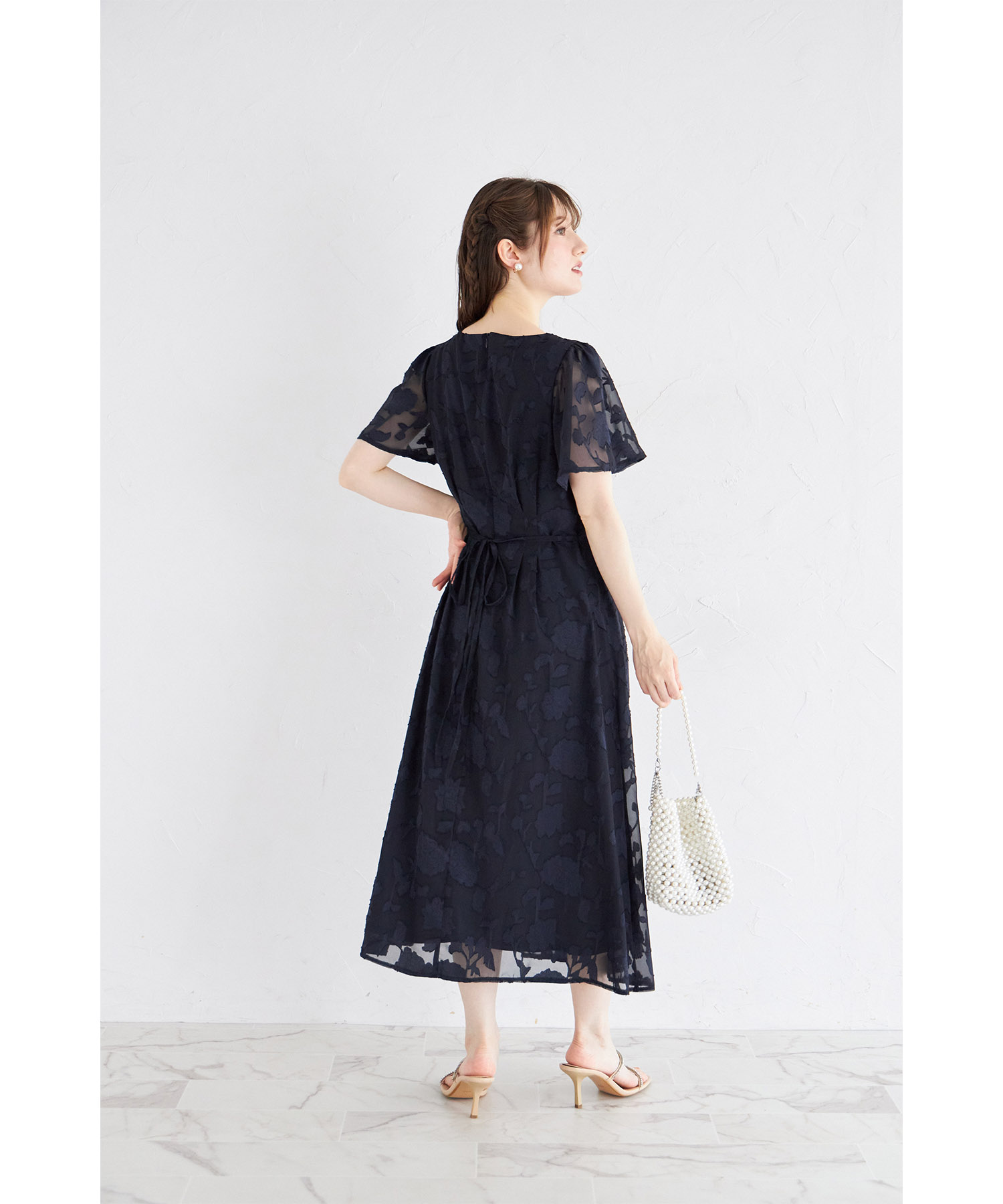 ウエストリボン付きパール装飾シアーフラワージャガードワンピース