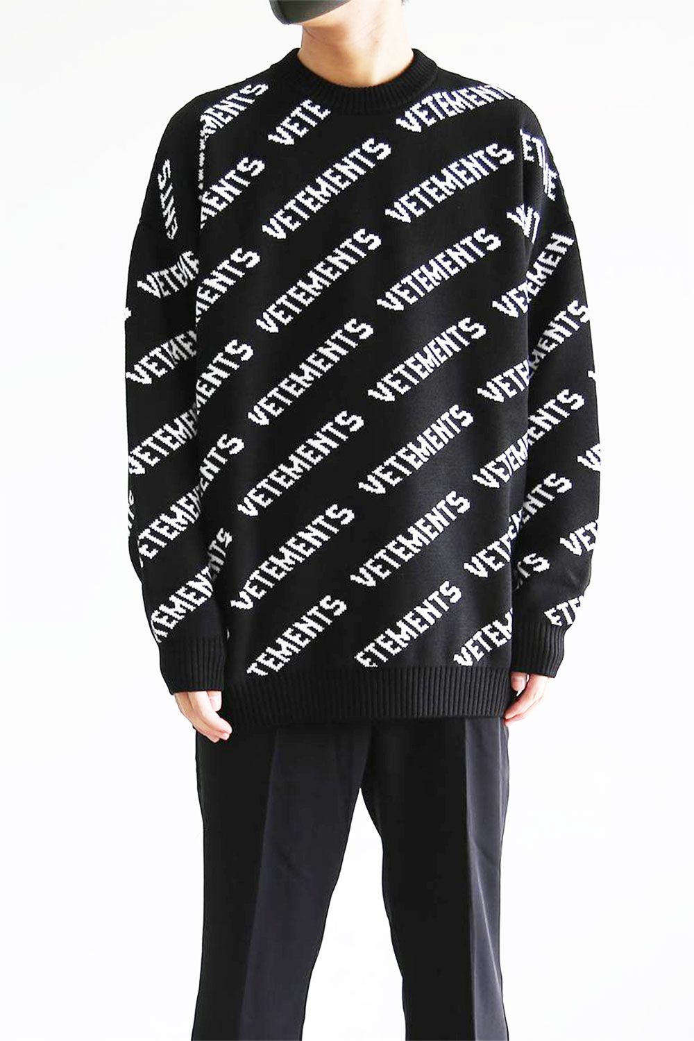 VETEMENTS - [ラスト1点 サイズXL] MONOGRAM KNITTED SWEATER