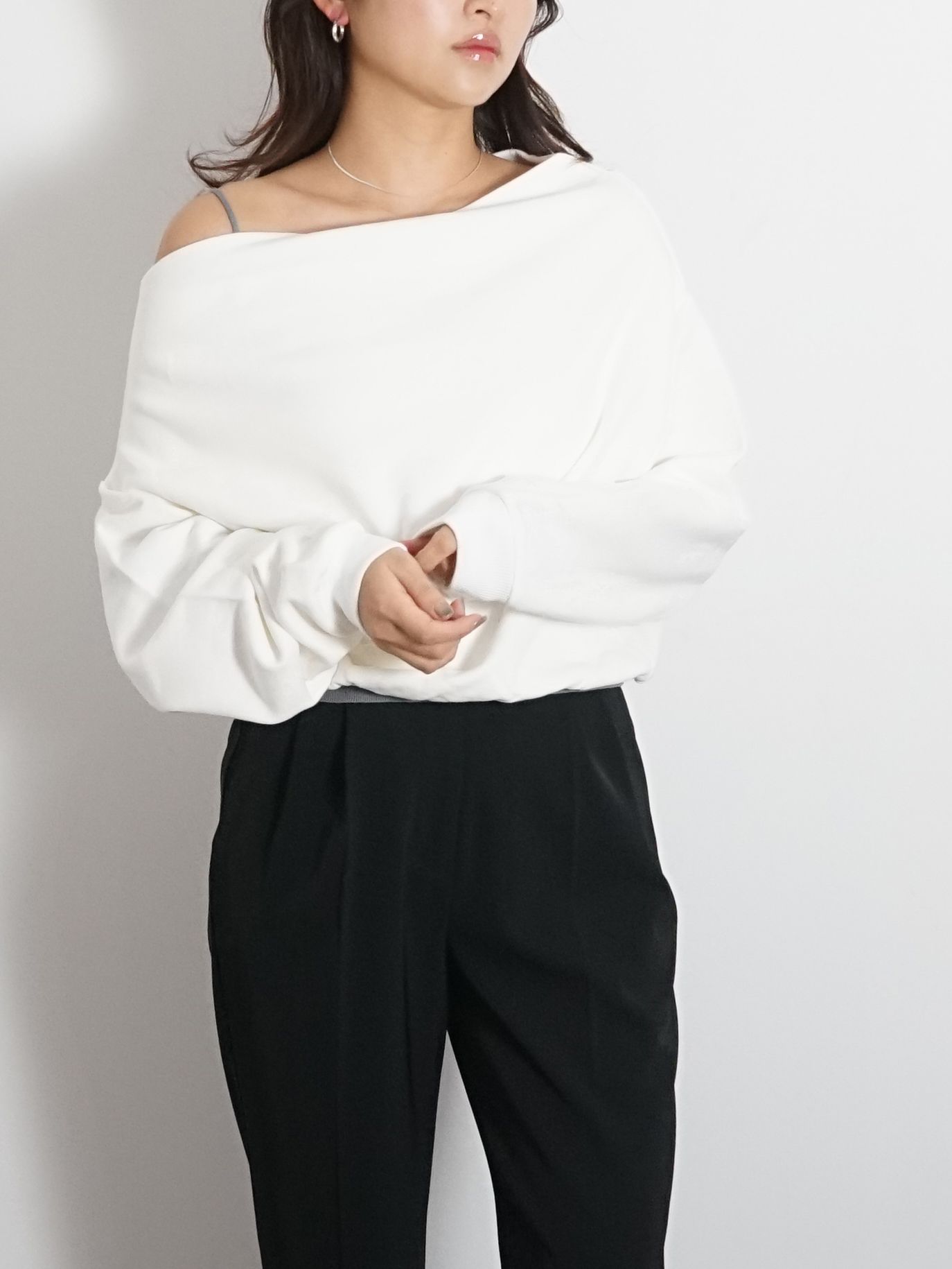 ETRE TOKYO - デザインネックスウェットプルオーバー - WHITE | ADDICT