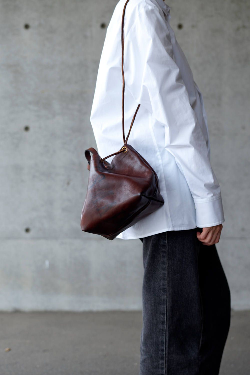 vasco - 【26SS / 予約受付中】LEATHER MAIL PURSE BAG - SMALL [BROWN