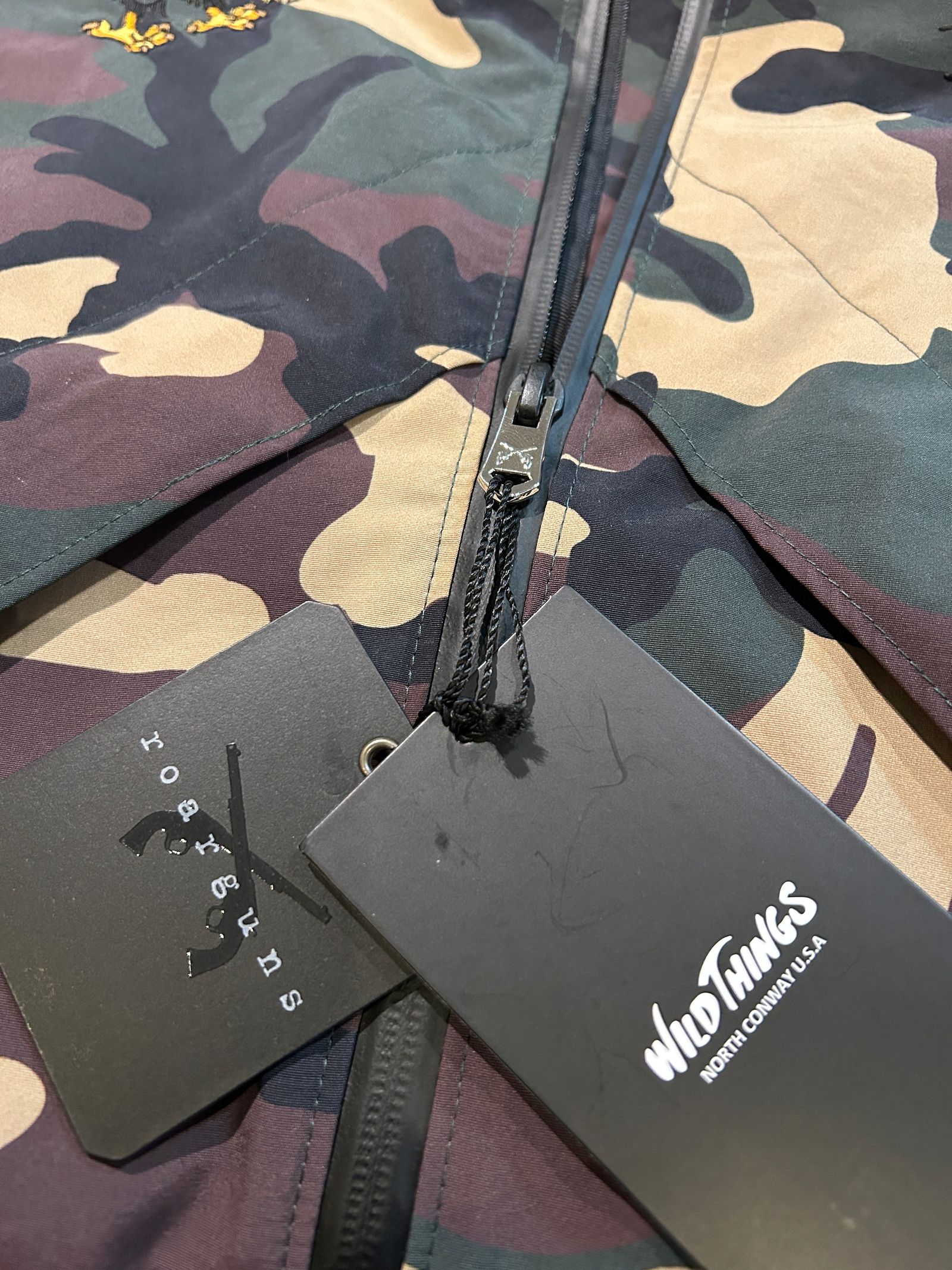 roarguns - WILD THINGSコラボ - WILD THINGS CAMO EMB / ナイロン