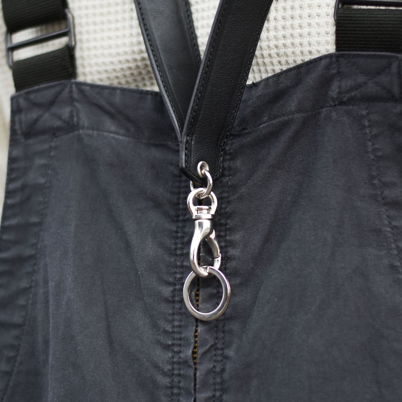 CALEE - STUDS LEATHER NECK STRAP (BLACK) / スタッズ ネック