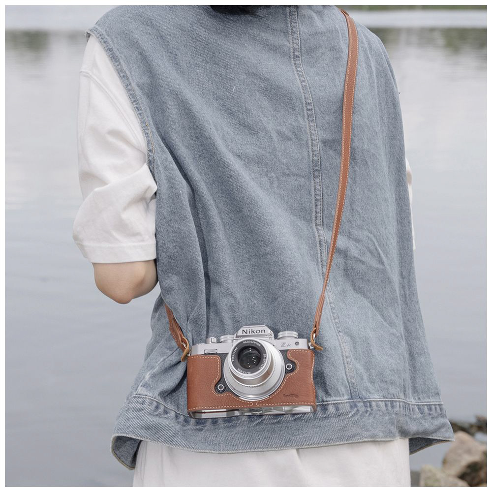 Nikon Zfc用レザーハーフケース ショルダーストラップ付き 3481｜の