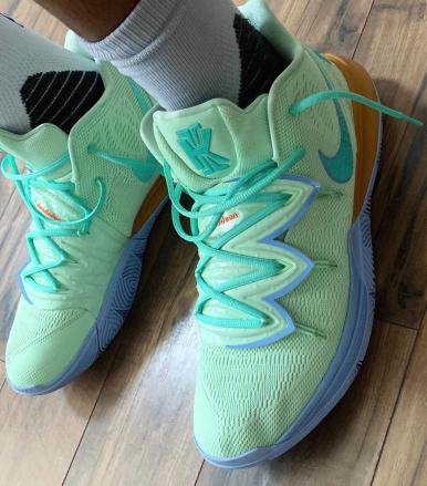 国内9月6日発売予定】 スポンジボブ × ナイキ カイリー 5 