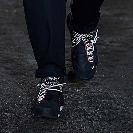 国内11月30日/12月6日/7日発売予定】 サカイ × ナイキ マグマスケープ