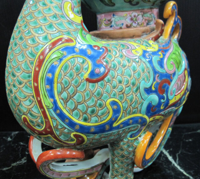 景徳鎮 十錦 動物飾り壺（1対） 【商品番号m-ke2028】