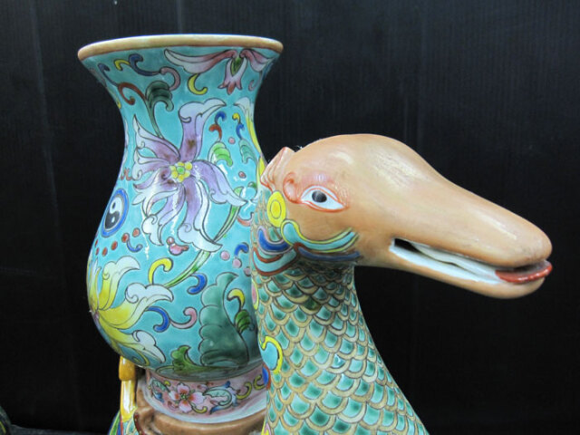 動物モチーフの陶器の大きな壺 景徳鎮 十錦 動物飾り壺（1対） 【商品