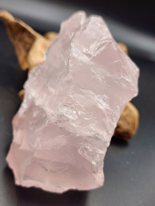 マダガスカル産ローズクォーツ原石 ROS058